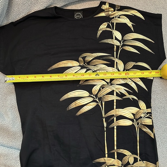 Metropolitan Museum of Art black & gold short sleeved shirt size medium - Picture 8 of 9
